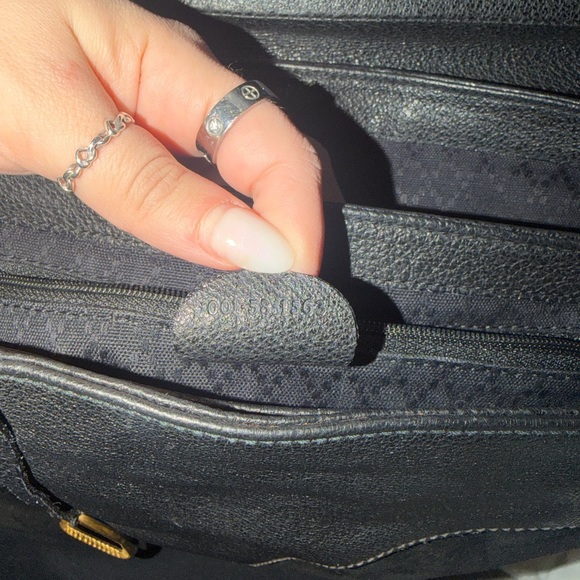 Gucci Vintage Black Shoulder Bag with Gold Detail - Picture 9 of 9